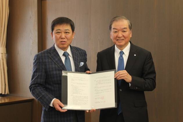 富山市との「観光・産業振興に関する協定」締結式