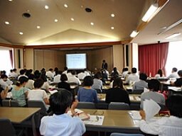 福島市職員向け「経済セミナー」が開催されました。～福島市との地域密着総合連携協定事業～