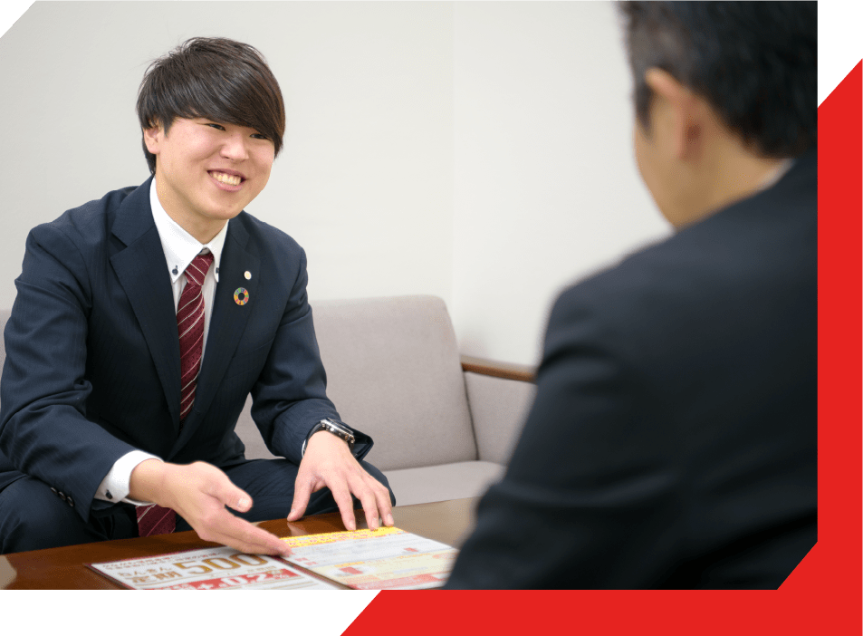 前野晴哉が接客している画像