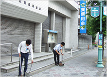 店周清掃活動、花壇の整備