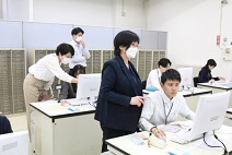 新入職員向けのオペレーションスクールを実施