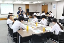 仕事体験を通じ、次世代の教育活動に取り組んでいます