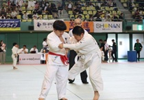 スポーツを通じ子どもの成長を支援しています