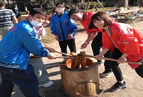 上連雀南睦会主催「餅つき大会」