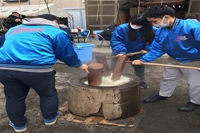 七五三実行委員会主催「八幡山七五三もちつき大会」