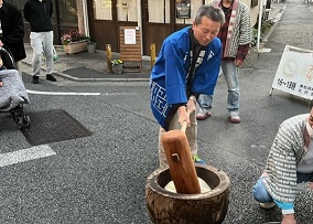 東松原商店街振興組合主催「餅つき大会」