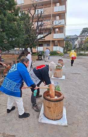 桜上水5丁目自治会主催「餅つき大会」