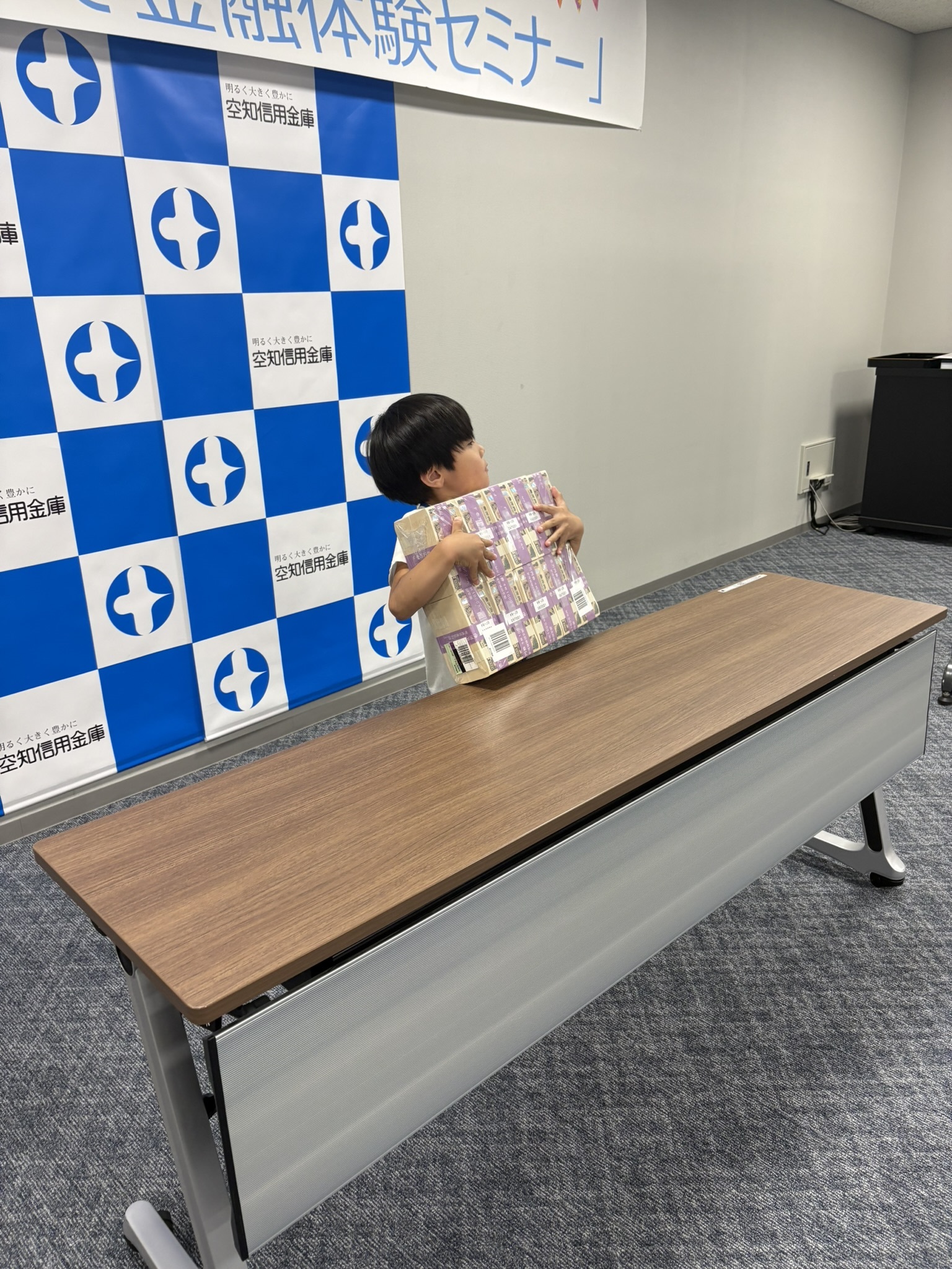 親子で金融体験セミナーの様子