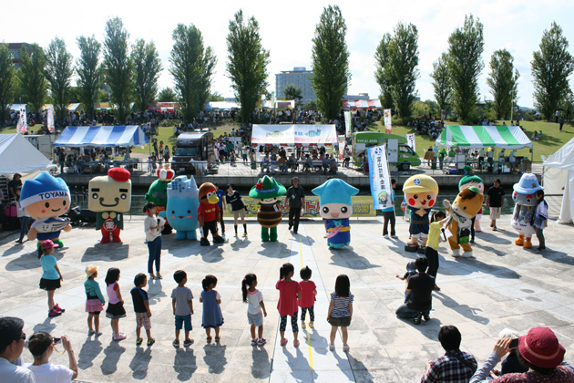 とやまグルメバトル in 環水公園