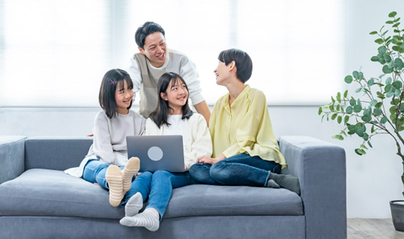 新築住宅と家族