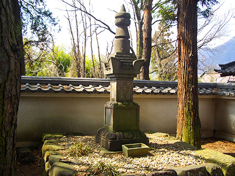 画像：芳泉寺・小松姫の墓